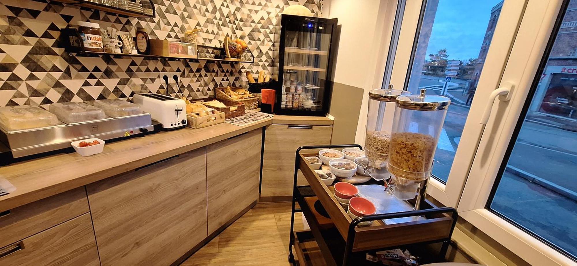 Hotel- Restaurant Le Saint Quentin Luaran gambar